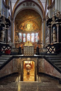 Altar room and entrance to the crypt with shrine, interior view, Bonner Münster, Münsterplatz,