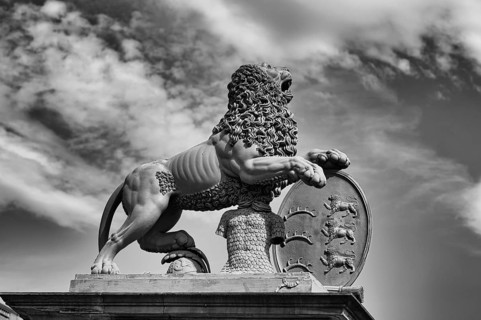 Heraldic lion, Ehrenhof, Schlossplatz, black and white, Stuttgart, Baden-Württemberg, Germany