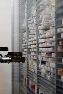 Order picking machine, pharmacy, warehouse, medicines, Germany