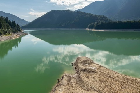 Lake, mountain lake, mountains, reflection, sunny, drought, low water, drought, climate change,