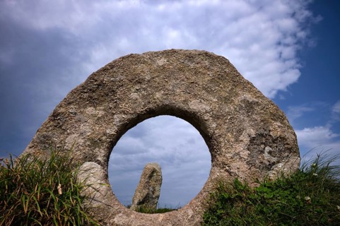 Megalithic formation Mên-an-tol, Lochstein, menhir, also Crick Stone or Devil's Eye, Morvah,