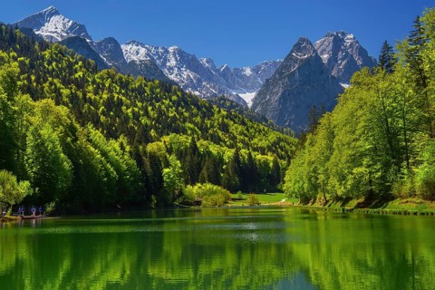 Riessersee in front of Alpspitze 2628m and Waxenstein 2277m in spring, Garmisch-Partenkirchen,