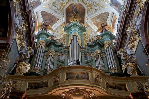 The green and gold organ brochure of the main organ in the Jasna Gora monastery basilica in