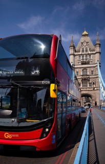 Double decker buses, traffic on Tower Bridge, London, England, Great Britain, Great Britain