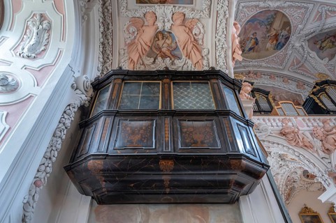 Prince's lodge in a side altar of the parish church of the Assumption of Mary, 17th century Baroque