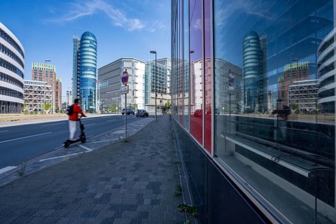 Buildings in the media harbor in Düsseldorf, Holzstraße, Speditionstraße, modern residential and