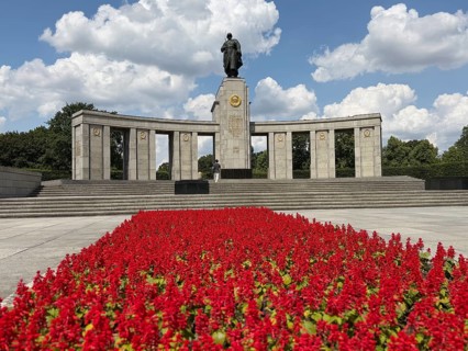 Soviet War Memorial in the Tiergarten, war memorial in memory of the Red Army soldiers who died in