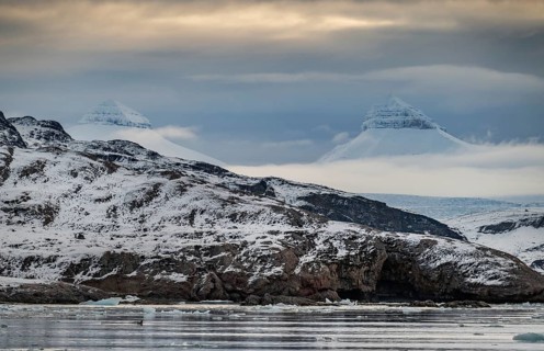 Two of the three mountains: Tee Kroner (Three Crowns), Kronebreen or Kronengletscher Glacier,