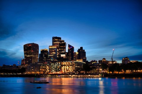 Night view, river themes, skyline behind, financial district, business district, financial