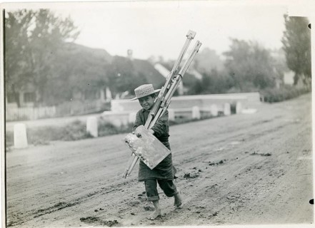 Dachau, Bavaria, painting woman, farmer boy, assistant, easel, painter, leisure, A child carrying