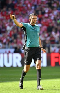 Referee Deniz Aytekin gesture gesture soccer Bundesliga, Allianz Arena, Munich, Bavaria, Germany
