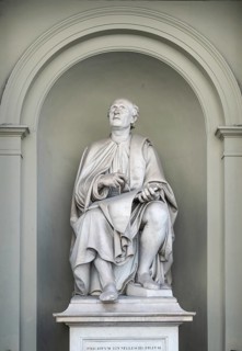 Sculpture depicting Filippo Brunelleschi, famous Renaissance architect and builder of the cathedral