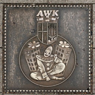 The bronze plates with the coats of arms of all Fulda carnival clubs are called Walk of Foaset,