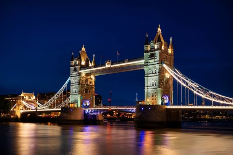Night view, Thames, Tower Bridge, illuminated, behind Canary Wharf, London, England, Great Britain