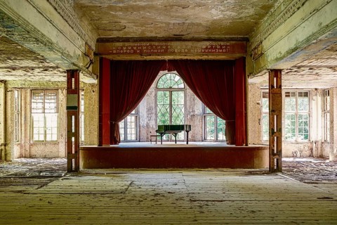 An old wing on a pedestal in the former Grabowsee health resort, Lost Place, Oberhavel,