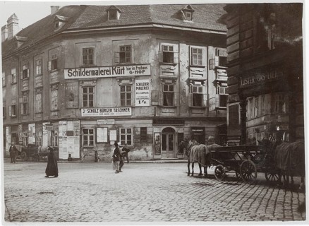 Vienna, Schleifmühlgasse, Freihausviertel, coachmen, carpenters, baroque houses, a town courtyard