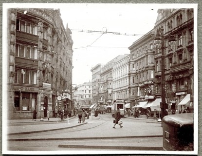 Berlin, Mitte, Hackescher Markt, traffic, tram, lively street scene in a city center full of