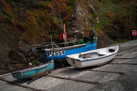 Fishing boats, lifeboats, old lifeboat station from 1914, Lizard Point, Lizard Bay, Polpeor,