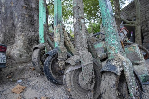 Heavily silted e-bikes and e-scooters recovered from the Rhine show the consequences of improper