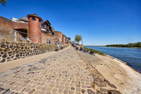 Rhine river, Rees Rhine level, level tower, water meter, ferry dock, general architecture, houses,
