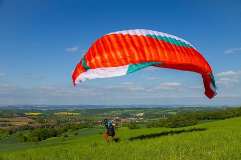 Paragliders at Quohrener Kipse, Kreischa, Saxony, Germany