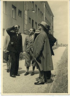 Curt Schiemichen, architect, 1889-1957, Leipzig, residential buildings, A group of men standing on
