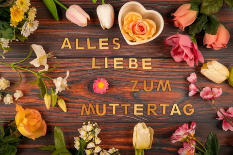 Letters on wood 'Happy Mother's Day', flower frame