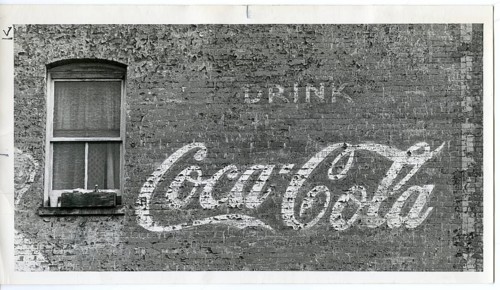 House wall, USA, advertisement, flattened, Coca-Cola graffiti on an old brick wall in vintage