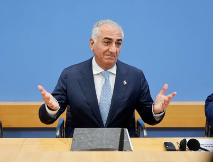 Prince Reza Pahlavi, the Iranian opposition leader, speaks during a press conference, Berlin, 23.04