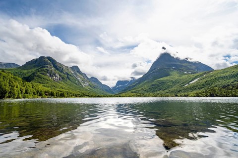 Lake Litlvatnet, Innerdalen High Valley, Innerdalstårnet Mountain, Trollheimen Mountain Area,