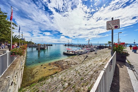 Lake Lake Constance, metal railings, harbor, quay wall, jetties, pleasure boats, flower boxes,