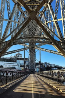 Ponte Dom Luis I arched bridge designed by Théophile Seyrig, looking up from the lower level