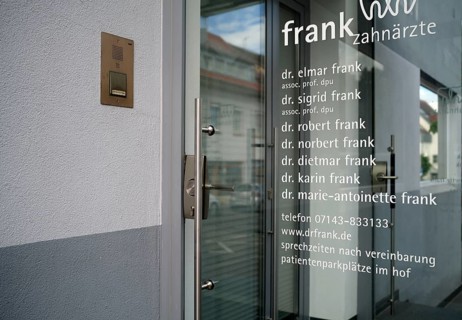 Door sign, entrance door, 7 dentists Dr. Frank, curious, Besigheim an der Enz, Baden-Württemberg,