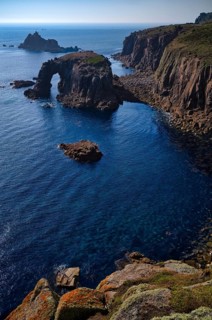 Enys Dodnan Arch, rock gate, coastline, cliffs, coast, rock formation, sea, headland Land's End,