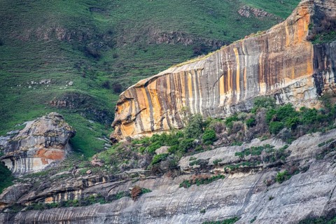 Grassland with sandstone cliffs and cliffs, landscape in Golden Gate Highlands National Park, Free