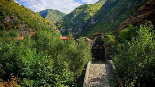 Access to the Archangel Monastery, Sveti Arhangeli, valley view with vegetation, a bridge and a