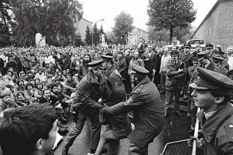 In protest against the rocket stationing in Germany American barracks are blocked in Berlin, here