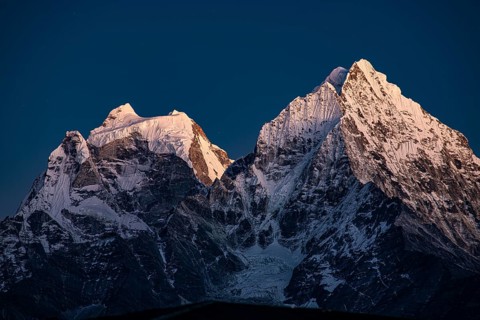 Snow-capped mountains Kangtega, 6783 m and Thamserku, 6623 m, in the evening light, Solu Khumbu,