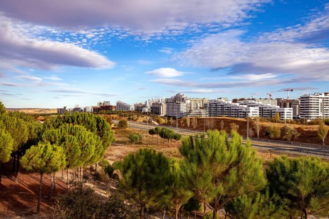 Valdebebas is an emerging and fast growing city well connected to the international airport, Ifema,