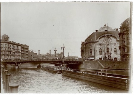 Berlin, Mitte, Friedrichstraße, Weidendammer Brücke, Spree, Comic Opera, Barges, An urban view with