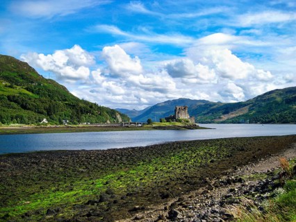 Eilean Donan Castle, picturesque castle on a small tidal island, Cumulus, Cirrus, film set, Dornie,