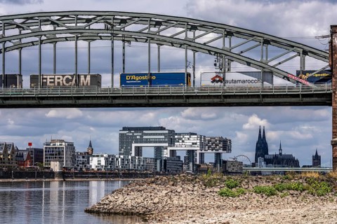 Low water in the Rhine near Cologne, view from the right bank of the Rhine across the Boller