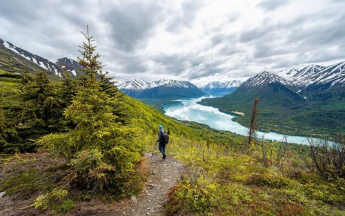 Climbers on a hiking trail, Slaughter Ridge Trail, view of snowy mountains in spring and turquoise
