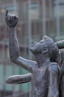 Klenkes memorial sculpture by Hubert Löneke 1970, Aachen greeting with the little finger of the