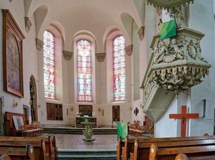 Altar room of the Protestant Margaret Church, late Gothic hall church, interior photo, Neumarkt,