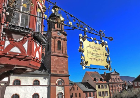 Hotel Schmuckkästchen Weinhaus, advertising sign, tower of the parish church of St. James, Roman