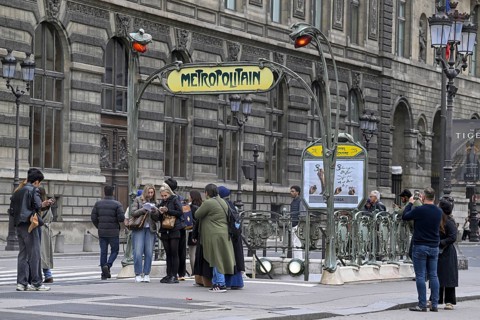 Street scene at Palais Royal/Musée du Louvre metro station, 1st arrondissement, Paris,