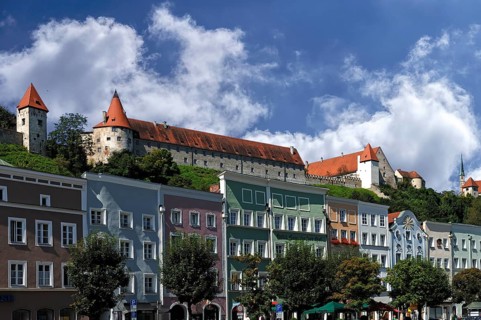 Historic houses on the town square, the large castle complex at the top, the longest castle in the