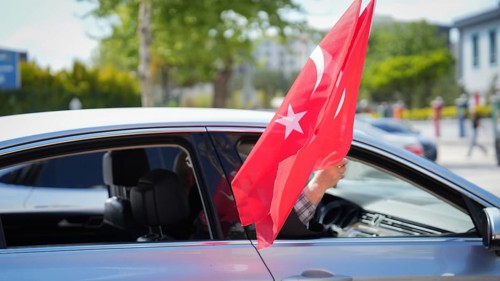 Hundreds of demonstrators take part in a protest organized by 45 non-governmental organizations