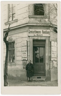 Vienna, shop, general store, Vienna 21, Floridsdorf, Klagergasse 2, poverty, black and white photo